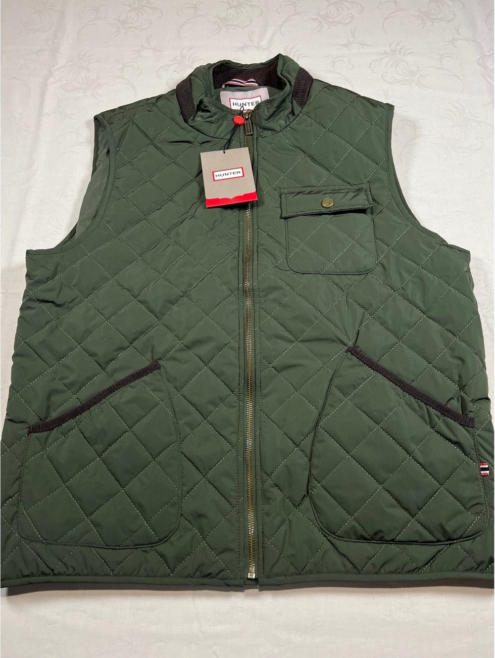 NEW $139 HUNTER Mens Quilted Vest Corduroy Neck and Accents Olive Green Large